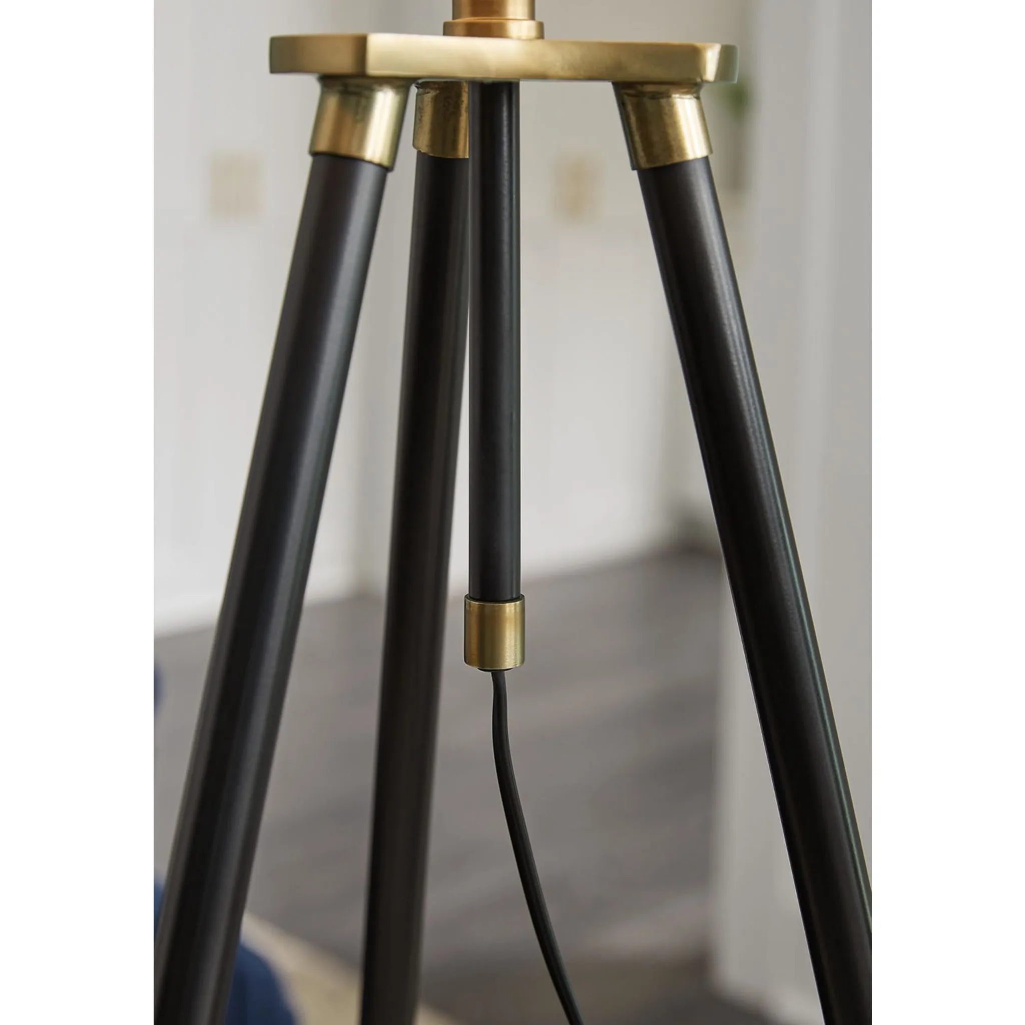 Cashner Floor Lamp