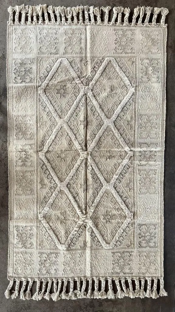 Hand Knotted Wool & Cotton  RUG 33 (5x8 ft)